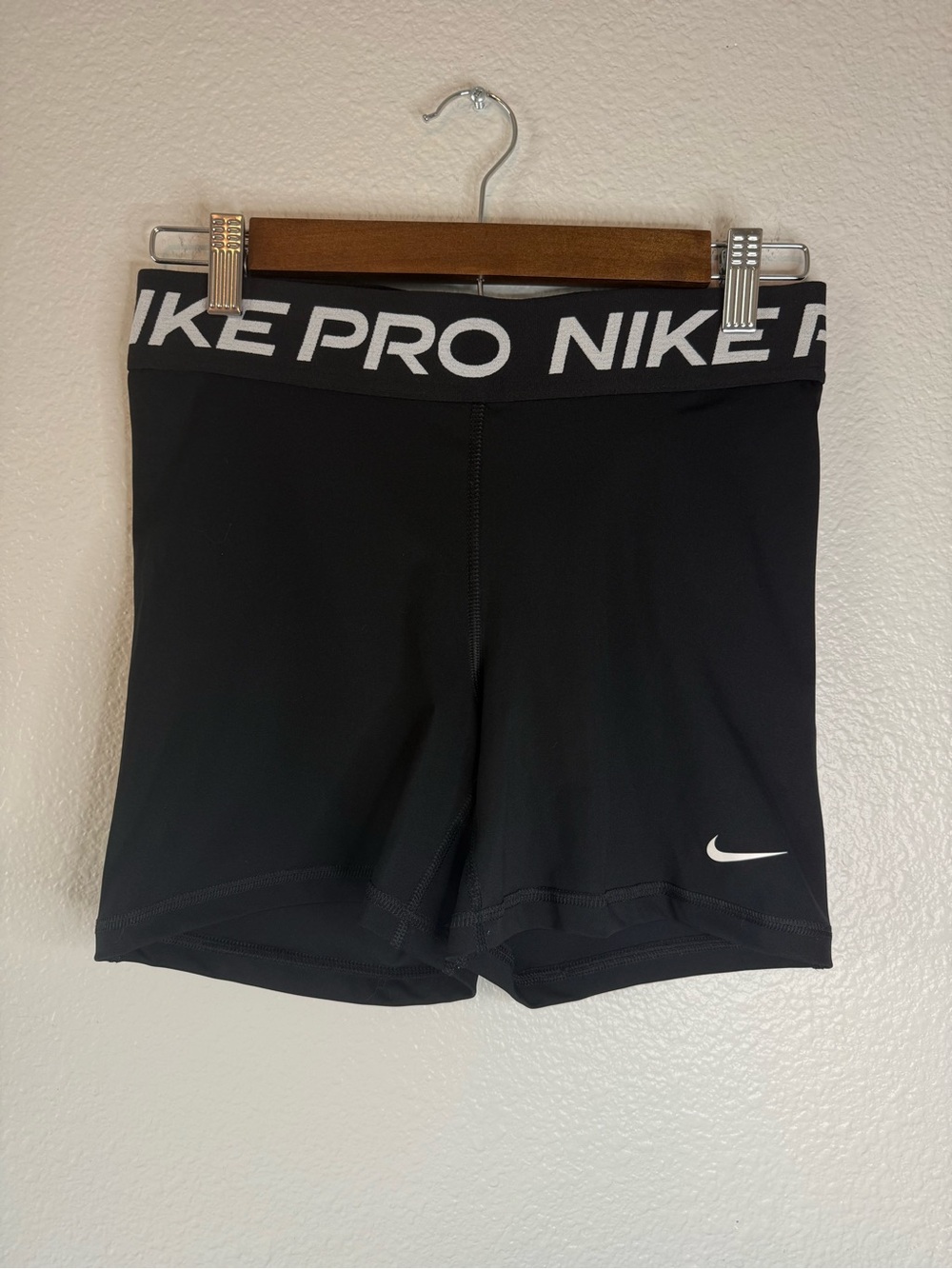 Nike Pro Dri-FIT 5” Compression Shorts Black White Logo Women’s Medium